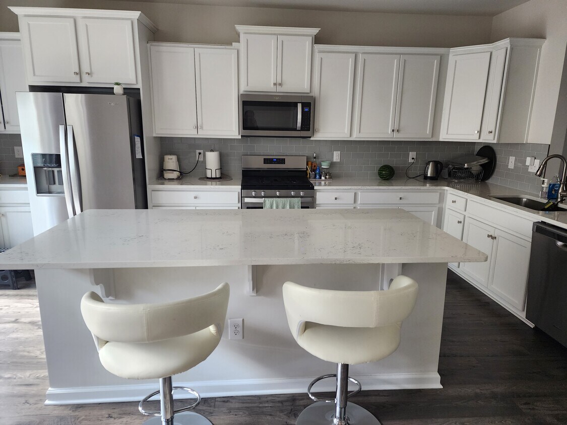 605 W International Rd, Monroe Township, NJ 08831 Townhome Rentals in