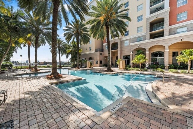 Foto del edificio - 17100 N Bay Rd
