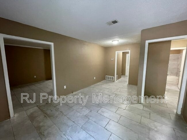 Building Photo - 1766 Cincinnati Rd