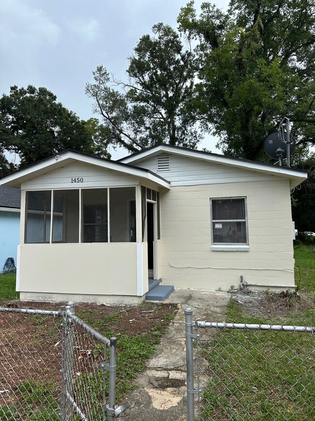 Building Photo - 1450 W 22nd St