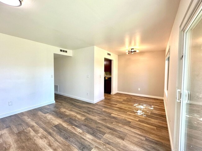Building Photo - 2Bd/1Ba Kirkland Condo