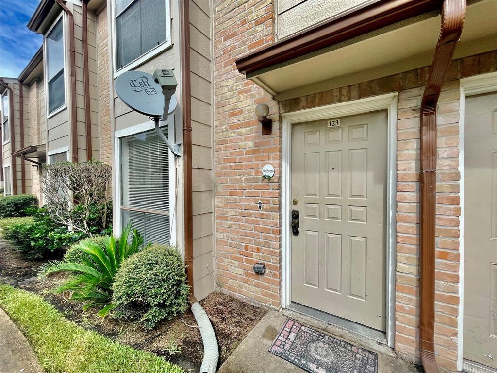 Primary Photo - 2100 Wilcrest Dr