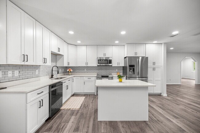 Building Photo - 5 Bahia Court Trce