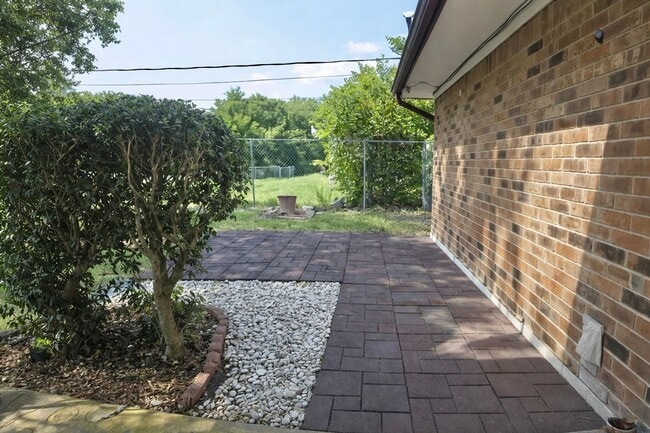 Foto del edificio - AVAILABLE SOON!