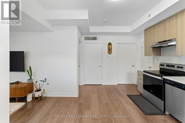 Building Photo - 60 Orchid Pl Dr