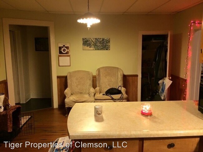 Foto del edificio - 2 br, 1 bath House - 535 Broadway St