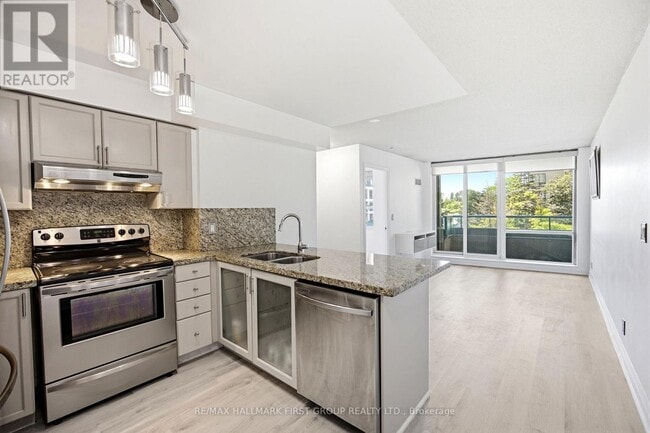 Building Photo - 33 Elm Dr W