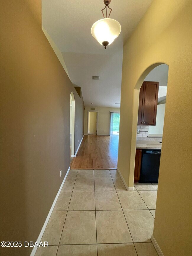 Building Photo - 232 Fountain Lake Blvd