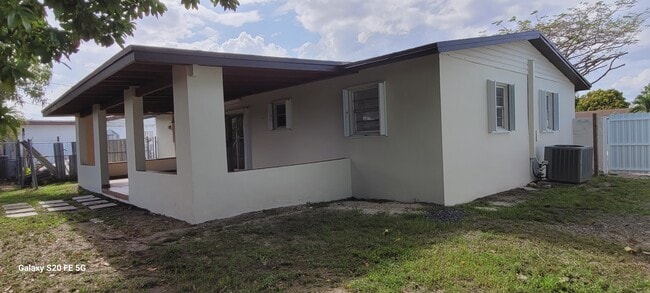 Building Photo - 10472 SW 46th St