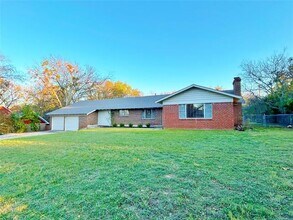 Building Photo - 1431 Eastview Dr