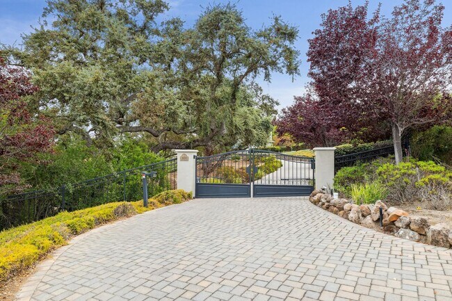 Building Photo - Luxurious Estate in Los Altos Hills Availa...