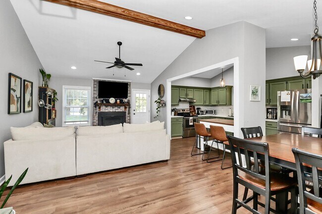 Foto del edificio - 4227 Deerfield Dr