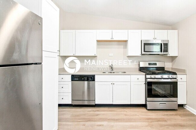 Building Photo - 3 Bedroom Pet-Friendly Home in Indianapolis, IN with Main Street Renewal