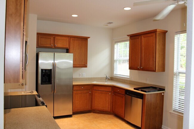 Building Photo - "Charming 2-Bedroom Home with 2 Full Baths...