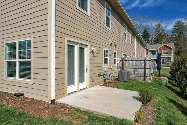Building Photo - 1026 Baldwin Commons Dr