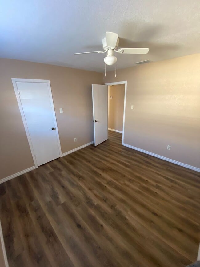 Building Photo - 566 Scotland Ct