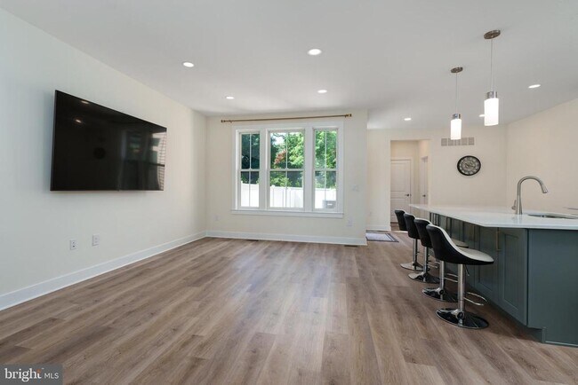 Foto del edificio - 3 E Hartwick Dr