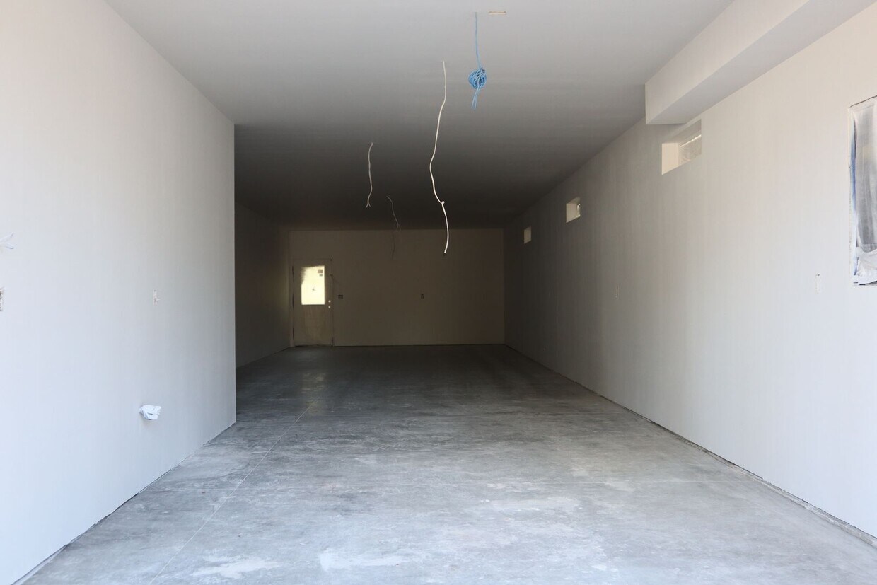 Building Photo - Duplex in CDA !