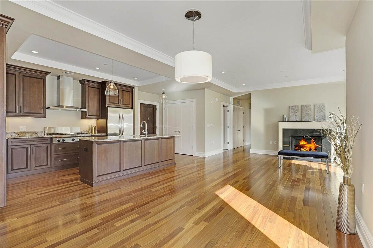Primary Photo - 250 Henley Pl
