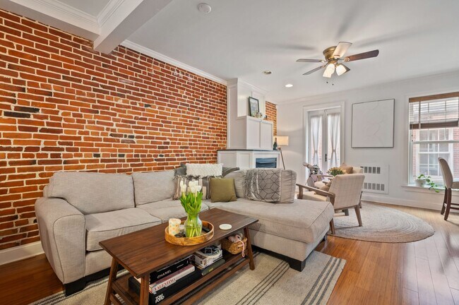 Foto del edificio - 10 Hanover Ave