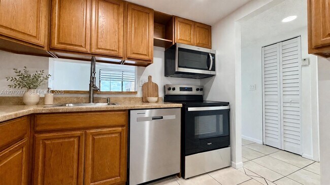 Foto del edificio - 8615 NW 8th St