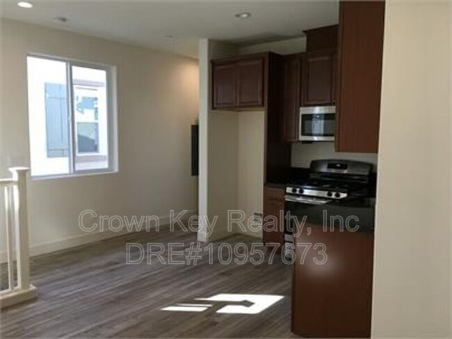 Building Photo - 1043 Gregorio Ave
