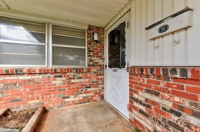 Building Photo - 1001 Hampton Rd
