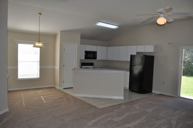 Building Photo - 16 Russman Ln