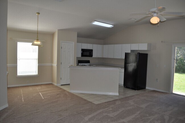 Building Photo - Ready to Rent
