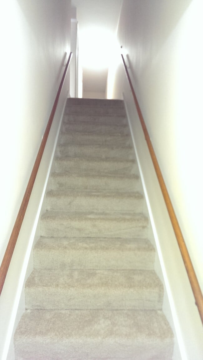 Building Photo - 915 Grand Ave