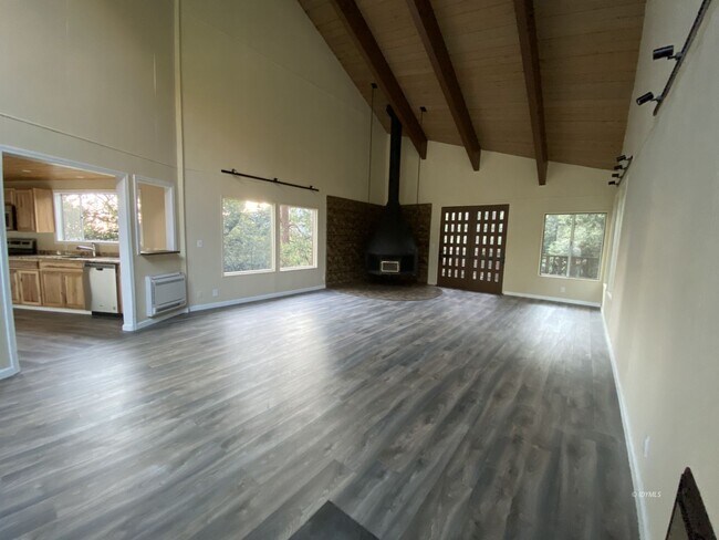 Building Photo - Fern Valley Escape
