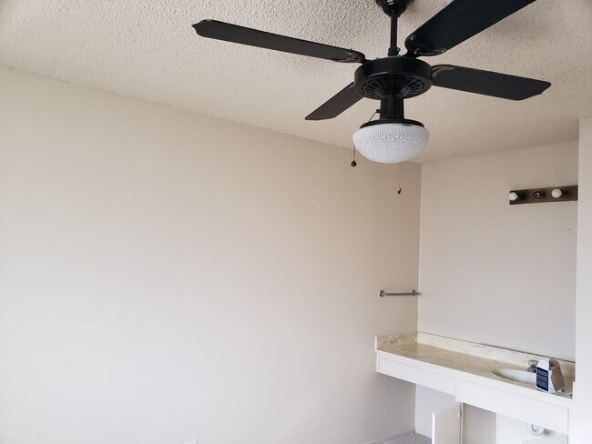 Foto del edificio - 2 Bedroom and 1 Bath Duplex