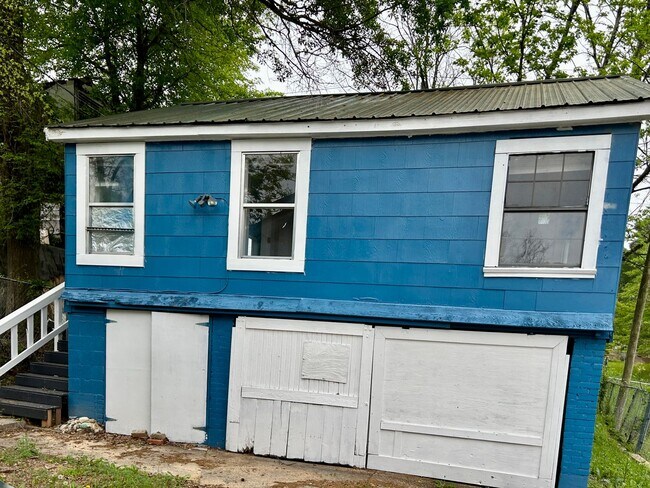 Building Photo - 3203 1/2 Darien St