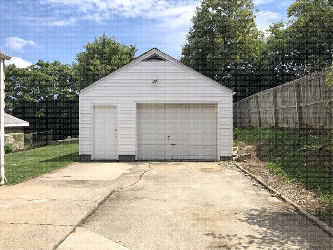 Building Photo - 1724 Parkamo Ave 3BR/1BA (East Hamilton)