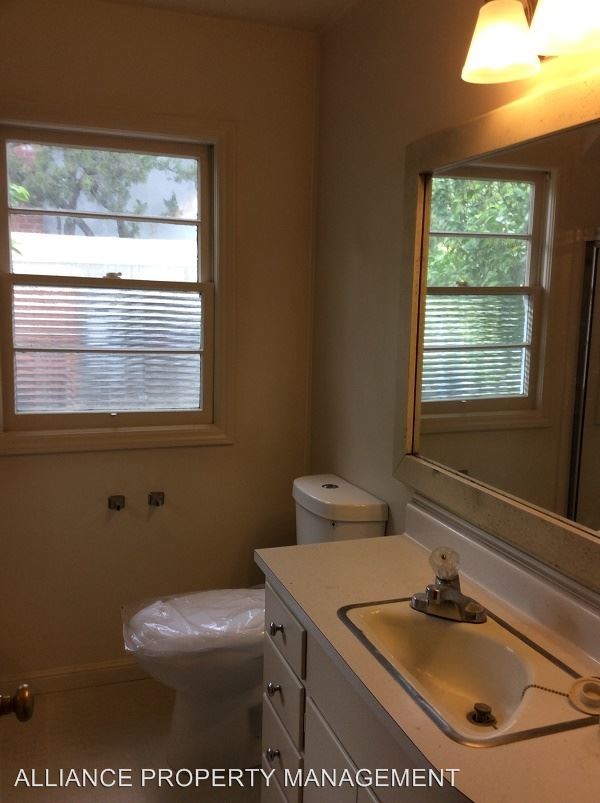 Building Photo - 2230 Montecito Ave