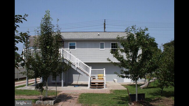 Building Photo - 14 Highland Rd