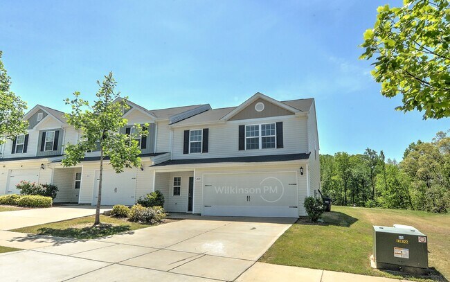 Foto del edificio - 4BD/2.5BTH Townhouse with Lawn Care Includ...