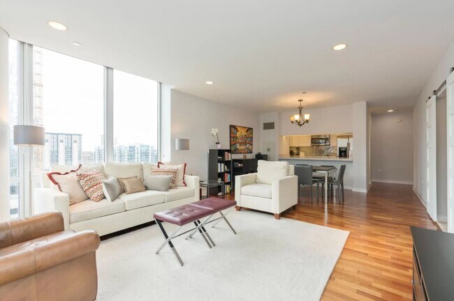 Foto del edificio - 737 W Washington Blvd