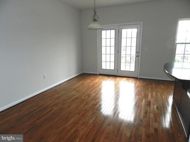 Building Photo - 905 Susan Cir