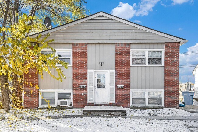 Building Photo - 858 E Greenlawn Ave