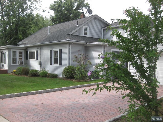 Primary Photo - 184 Hillside Ave