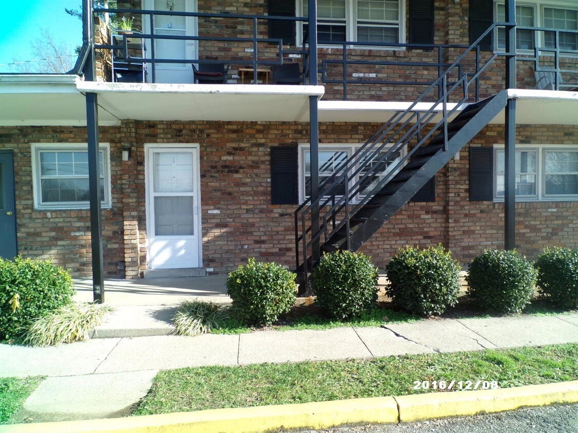 Primary Photo - 903 Collins Ln