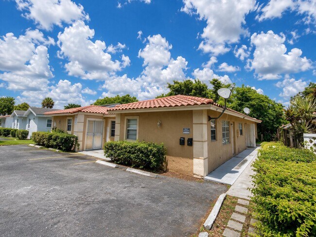 Foto del edificio - 4125 Woodside Dr
