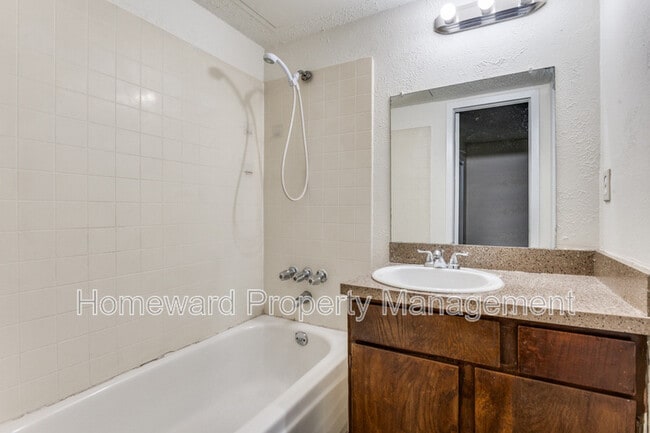 Photo - 3930 Portland St Apartment