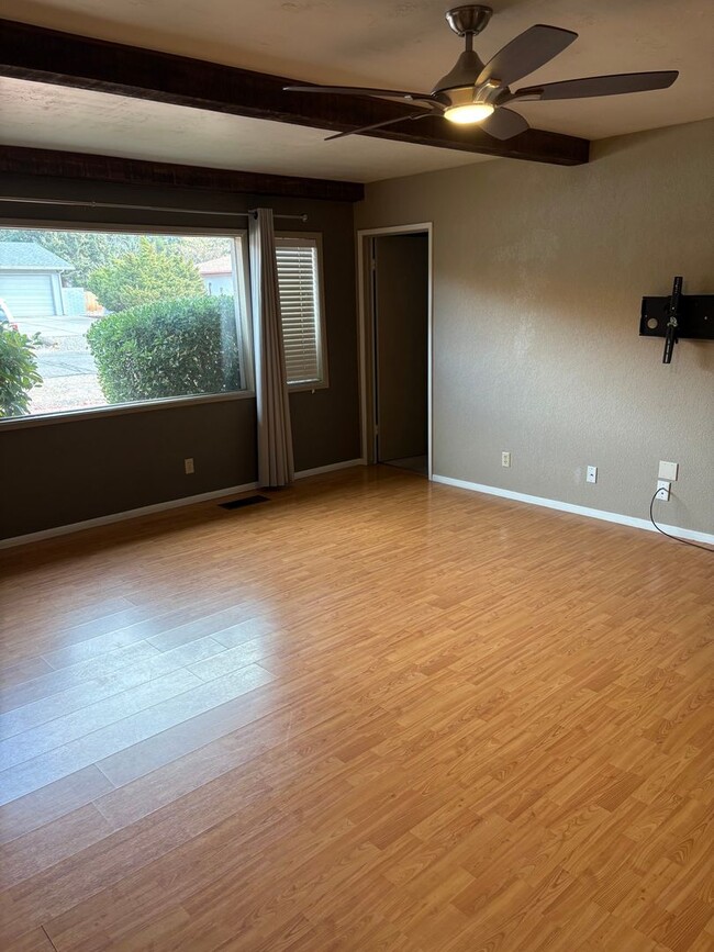 Building Photo - Unfurnished, 1-year long-term rental