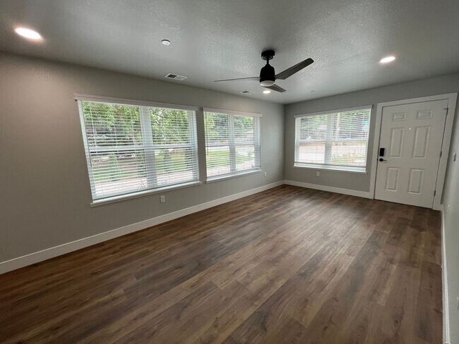 Foto del edificio - Brand New Condo in Central Fort Collins