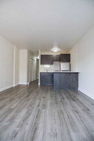 Building Photo - 5900 N Winthrop Ave