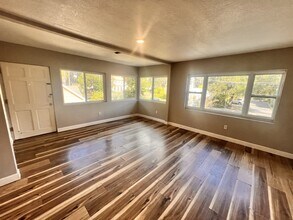 Building Photo - 1110 Poinsettia Ave