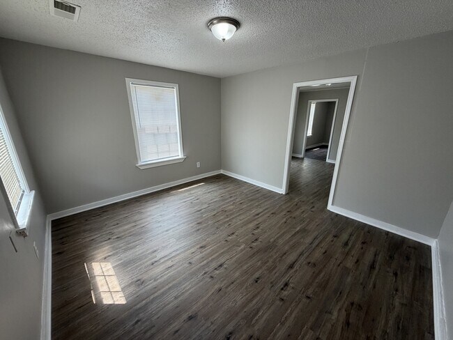 Building Photo - 2156 Ethlyn Ave