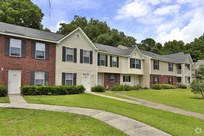 Shadowmoss Pointe Apartments and Townhomes - 1052 Shadow Arbor Cir ...